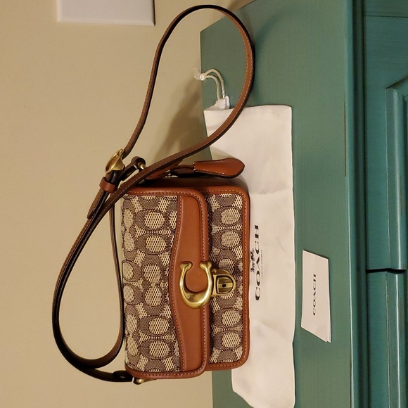 Coach Studio 19 - Picture 3 of 12